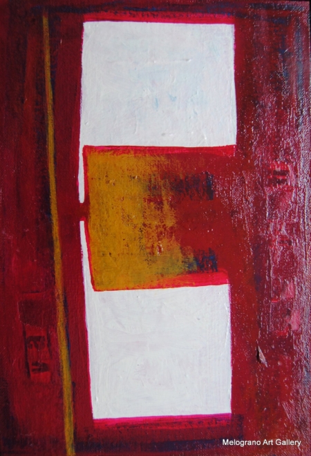 Forma bianca verticale con rettangolo cromatico interno su fondo rosso stratificato, opera della serie “Ombre bianche” di Paolo Fidanzi.