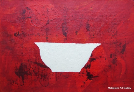 Ciotola bianca stilizzata su fondo rosso stratificato, serie “Ombre bianche” di Paolo Fidanzi.